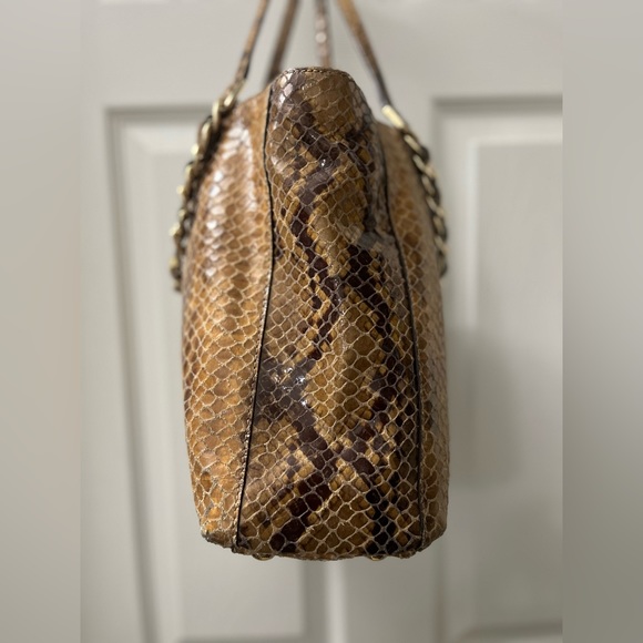 Michael Kors Harper
Sand Snake Leather Large
Tote Bag - Picture 8 of 13